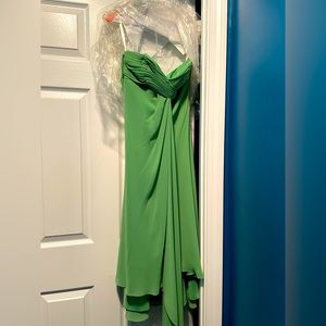 Beautiful green David’s Bridal dress. Worn once. Size 4